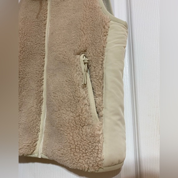 NWOT Aritzia TNA Cody Massive Polar Vest Fleece Sherpa Zip-Up Vest Size Small - Picture 6 of 13